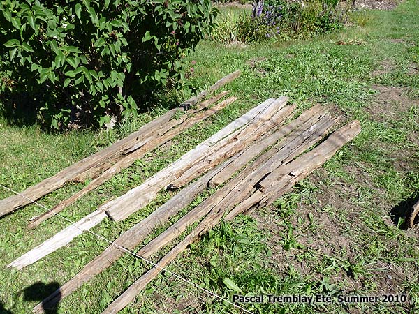 Perches de cèdre pas cher - Comment une construire une clôture de perches de cèdre - piquets de cèdre