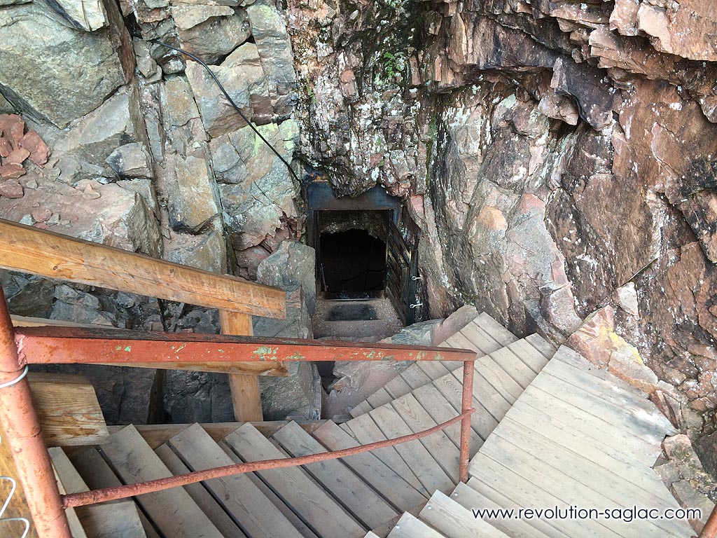 Trou de la Fée - Caverne du Trou de La fée à Desbiens au Lac Saint-Jean - Curiosités Saguenay-Lac-Saint-Jean - Parc de la caverne du trou de la fée