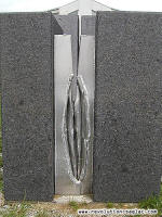 Sculpture  Femme et Terre 1986 du sculpteur Ronald Thibert, aussi appele L'hymen  Maria